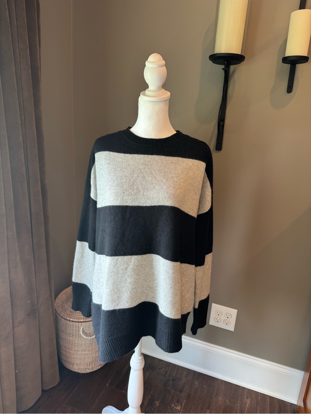 360CASHMERE 100% Cashmere Striped Oversized Sweater – Black & Gray – Size Medium